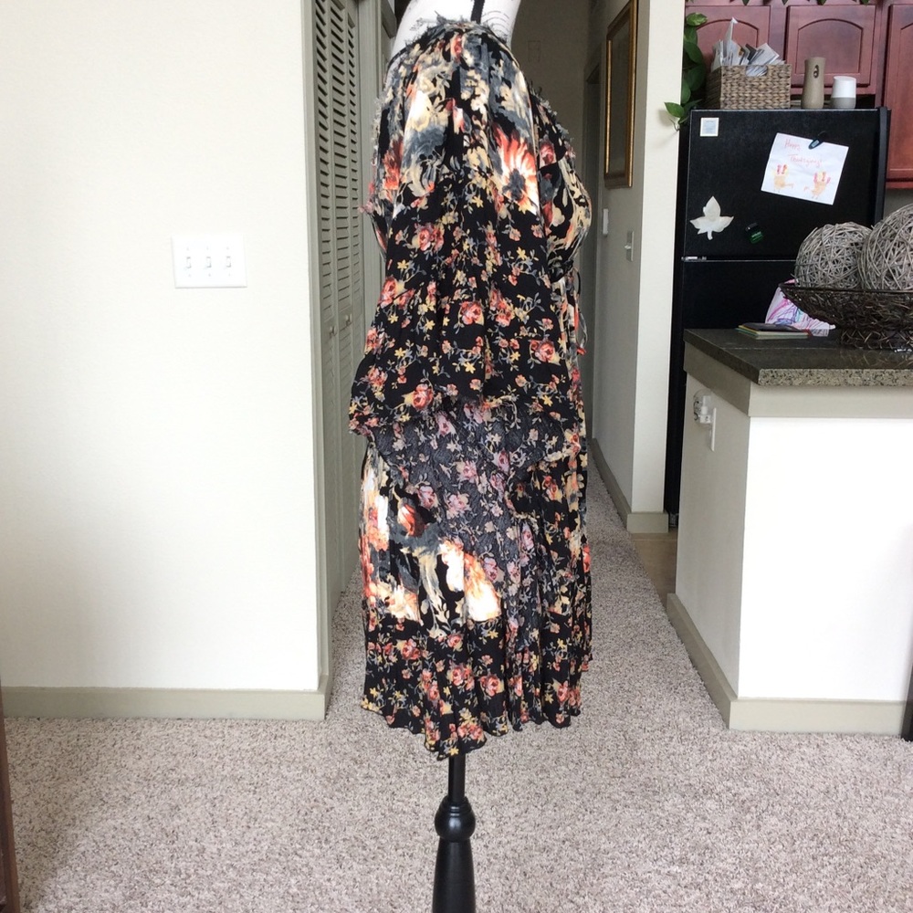 🤩 Flower Print Mini Dress 🤩 - Picture 2 of 8